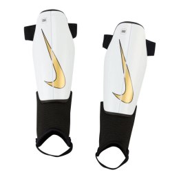 Ochraniacze piłkarskie Nike Charge Jr DX4610-101 L (170-180cm)
